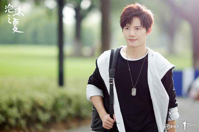 新版《泡沫之夏》今日首播 情怀之作诚意归来