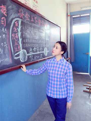 《灵与肉》央八热播 罗莉娜抒写纯真同窗情