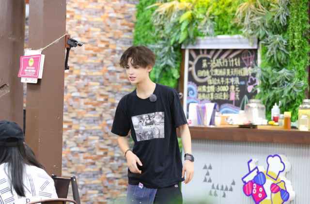 朱正廷《奇妙的食光》解锁新菜式 Justin毕雯珺餐厅经营展超高双商