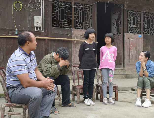 陶昕然《我们在行动》回“湘”探访留守儿童 现场失控落泪