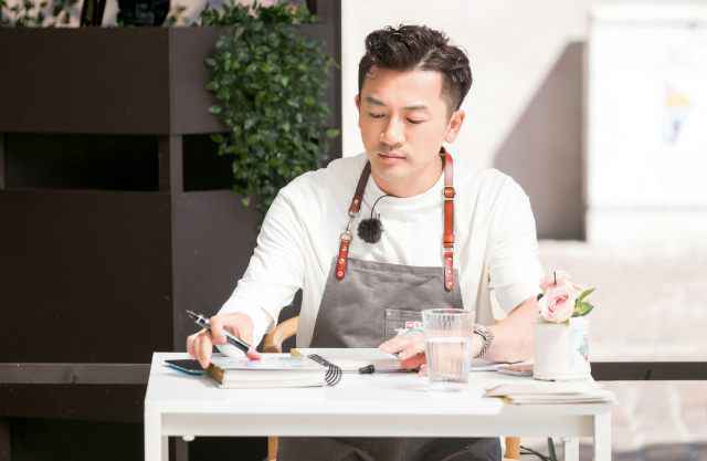 “有梗大王”苏有朋揽客满分 《中餐厅》欢乐不断