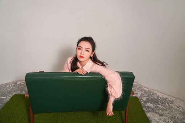 爱新觉罗媚首张创作EP《Mei》上线 优美旋律演绎青春故事