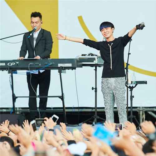 苏打绿青峰被偷拍：替你觉得糗