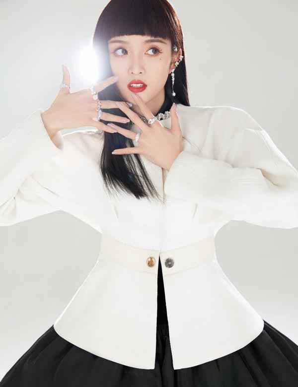 吴宣仪 | 稚嫩褪去 成熟未满