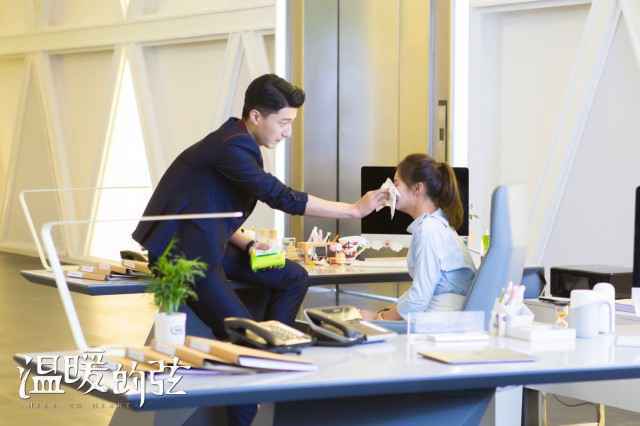 《温暖的弦》 今晚张翰敞睡衣秀腹肌 卖萌撒娇哄张钧甯做饭!