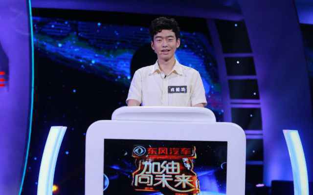 C919大飞机“上天考试”：96个加载点 机翼变形程度超3米