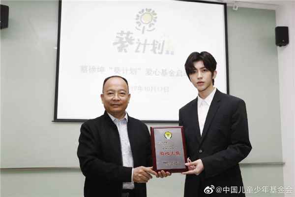 偶像的力量应该来自于作品，舞台型音乐人蔡徐坤的口碑与实力