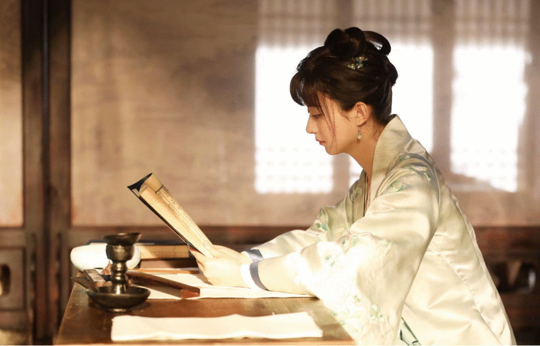 时隔五年《伪装者》女主现状：女二女三晋升女主，女一无戏可拍