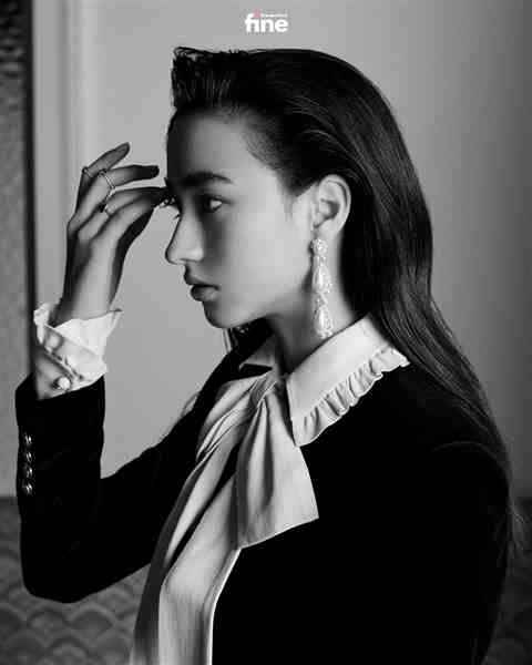 李宛妲解锁酷飒态度大片 黑白之间尽展“宛”种可能