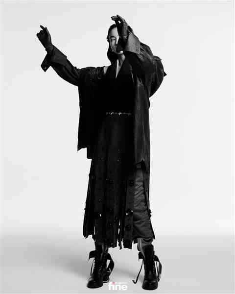 李宛妲解锁酷飒态度大片 黑白之间尽展“宛”种可能