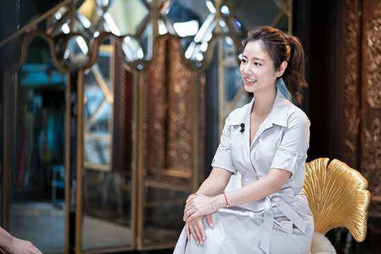 林心如《匠心传奇》华美开播 亲自尝试绣功获肯定