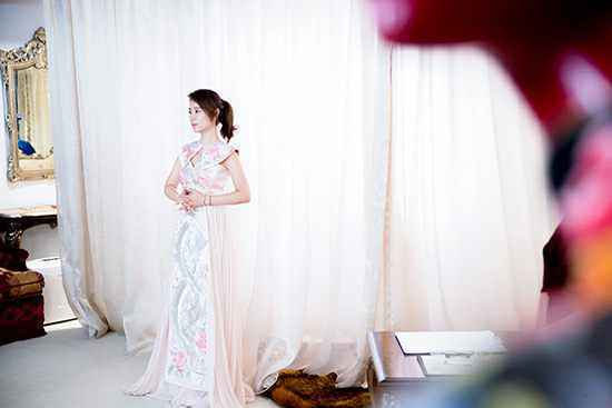 林心如《匠心传奇》华美开播 亲自尝试绣功获肯定