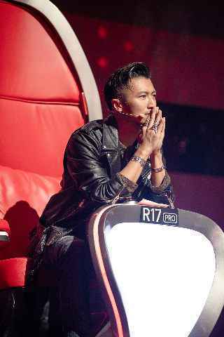 谢霆锋《中国好声音》战队两人晋级 冲刺鸟巢之夜