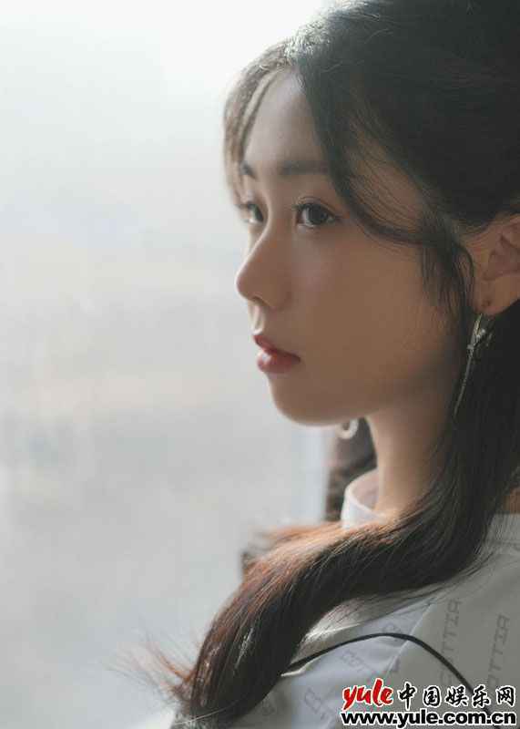 石玺彤新歌《Anxiety(焦糖)》正式上线 音乐创作解锁新曲风