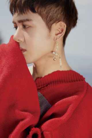 曾舜晞《The Devil's Tears 恶魔的眼泪》艺术短片曝光 造型多变演绎歌曲冷清质感