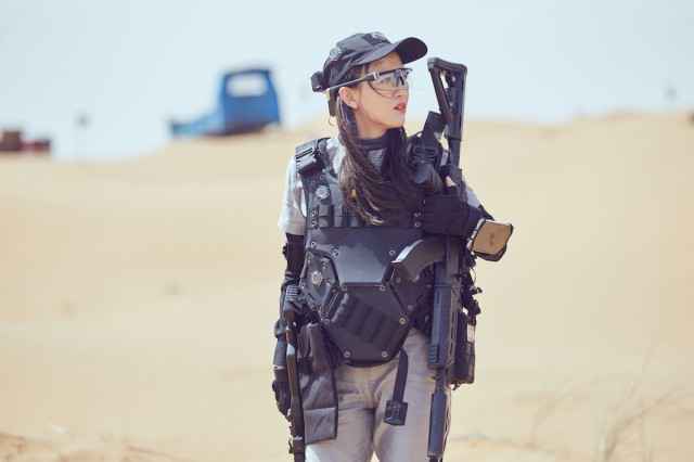 《勇敢的世界》走进新疆 陈乔恩沙漠暴走体力max