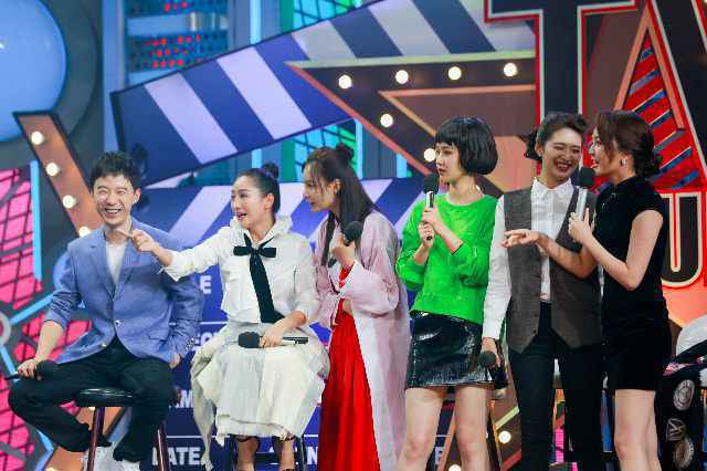 周海媚俞灏明《天天向上》比拼演技 才子陆虎现场即兴创作
