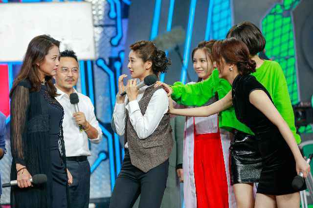 周海媚俞灏明《天天向上》比拼演技 才子陆虎现场即兴创作