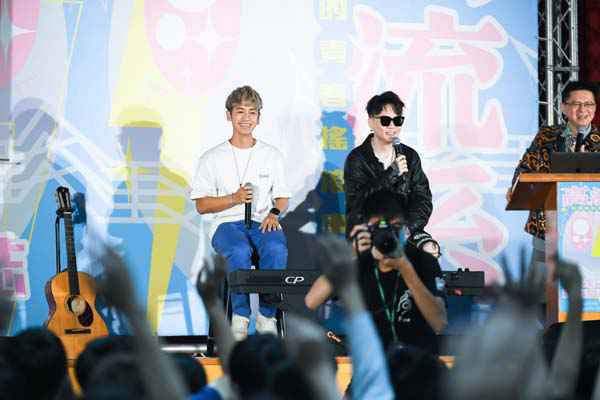 鼓鼓吕思纬、萧秉治受高雄流行音乐中心之邀前进校园谈唱 分享音乐人生