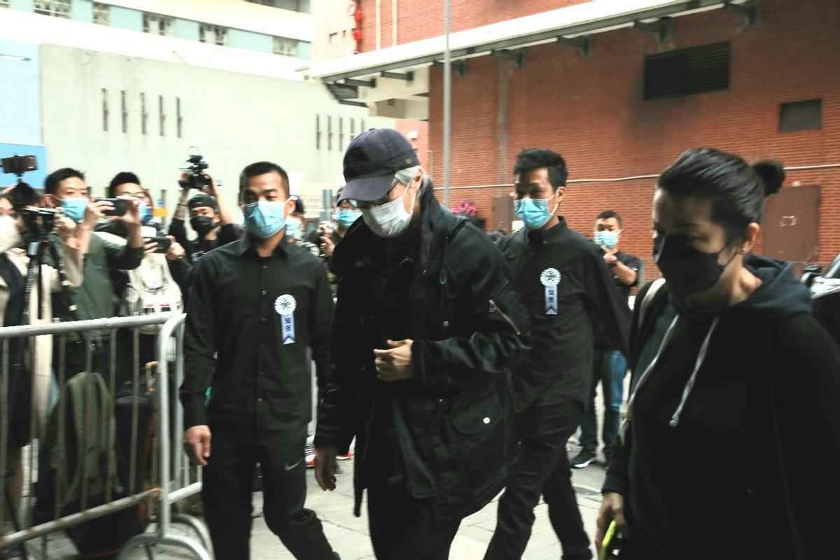 吴孟达葬礼：田启文被问到周星驰有些发烦，星爷一个举动令人点赞