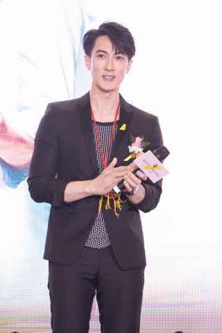 弦子亮相重庆 演唱曲目年份横跨13年