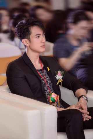 弦子亮相重庆 演唱曲目年份横跨13年