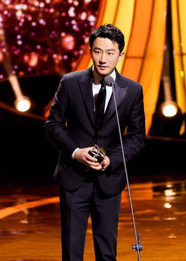 《士兵突击》主创重聚致敬戍边战士 孙俪黄轩摘取“卓越品质之星”荣