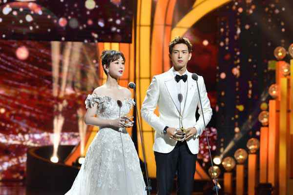 《士兵突击》主创重聚致敬戍边战士 孙俪黄轩摘取“卓越品质之星”荣