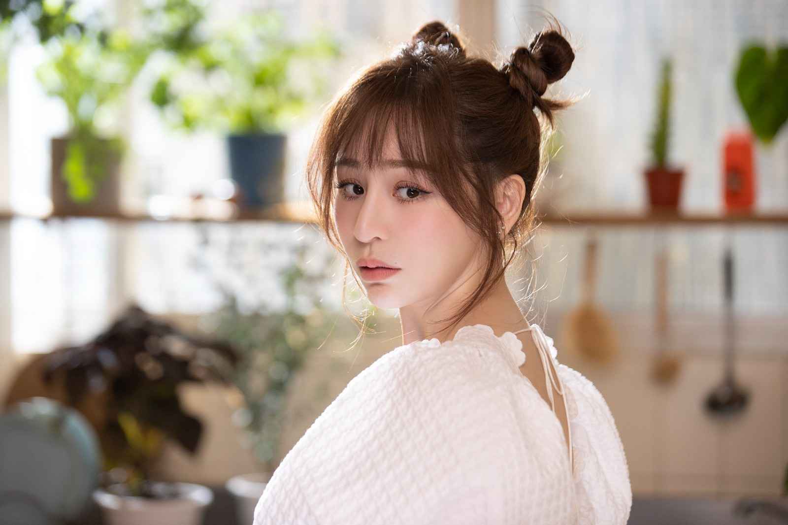 王心凌《心灵的冒险》MV今首播 跑步机变行李输送带 一秒出境神游世界各地