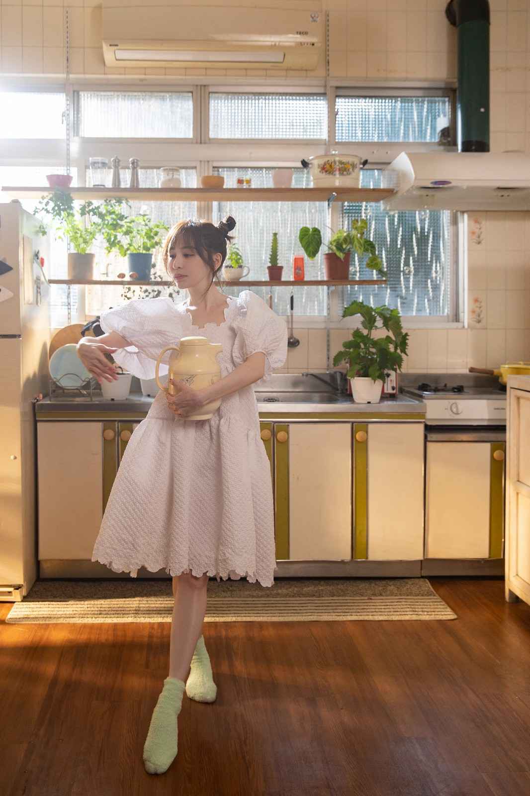 王心凌《心灵的冒险》MV今首播 跑步机变行李输送带 一秒出境神游世界各地