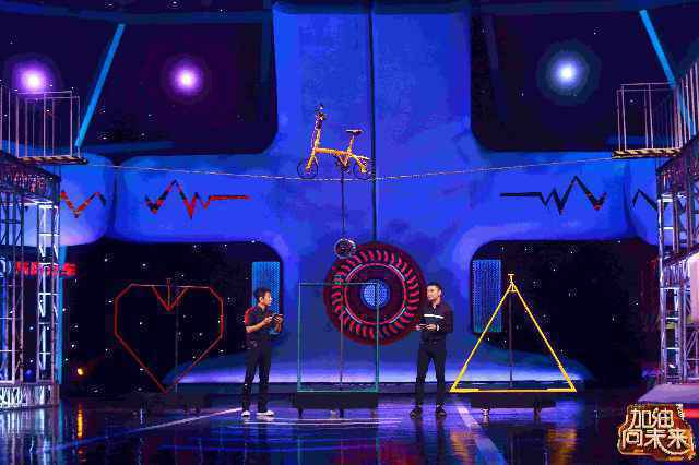 太拼！主持人亲试30秒汽车水下密闭空间逃生