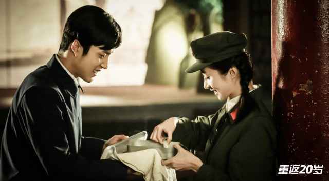 胡冰卿知青照惊艳 《重返20岁》变身复古时尚icon