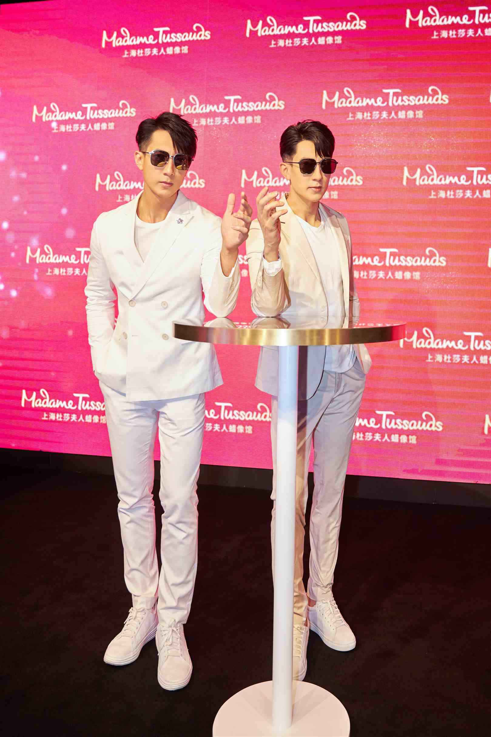 吴尊蜡像入驻上海杜莎夫人蜡像馆 与粉丝互动大秀好身材