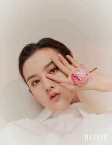 欧阳娜娜成年曲《树洞》发布 甜美唱响青春心情