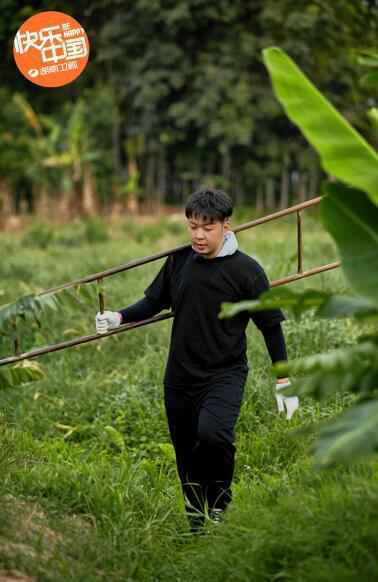 《向往的生活4》快乐家族版纳来访亲 蘑菇屋全军出击做农活