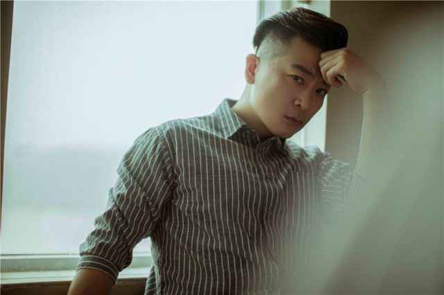 吴青峰现身春浪音乐节 献唱新歌《Everybody Woohoo》