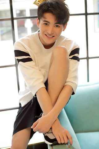 胡一天陈哲远周骏超《绝代双骄》曝合照 少年意气仗剑江湖