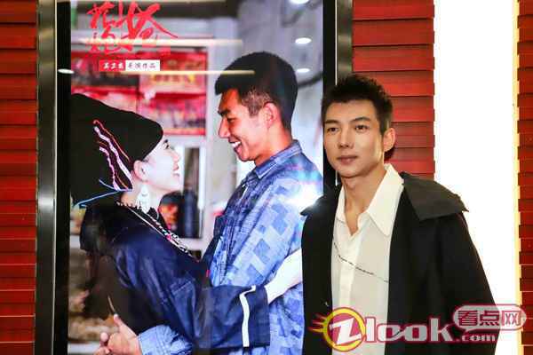 张智坤亮相电影《抢花炮》首映礼 现场分享拍摄趣事