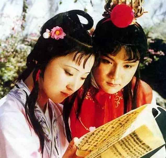 原来她也是整过容的，有人整得美若天仙，有人却没那么好运了