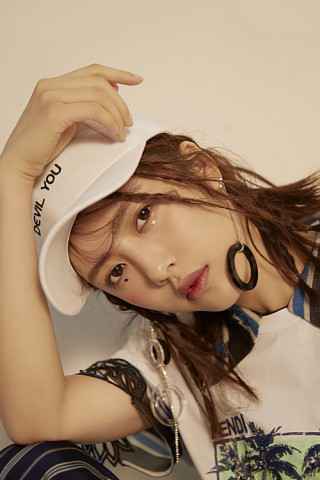 张桐入摄影棚录歌表情亮了 网友：实力懵圈脸