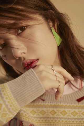 张桐入摄影棚录歌表情亮了 网友：实力懵圈脸