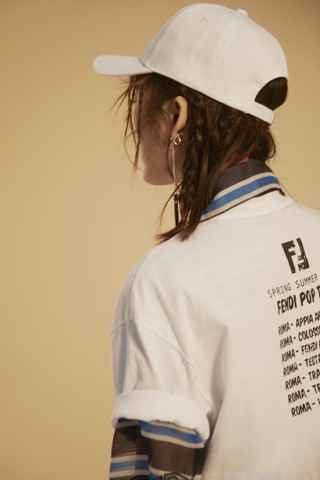 张桐入摄影棚录歌表情亮了 网友：实力懵圈脸