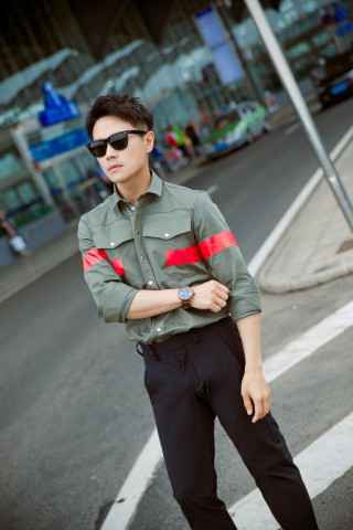 陶喆新加坡演唱会重现经典 现场遭遇粉丝“熊抱”