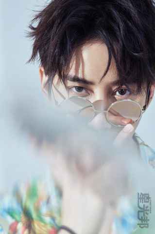 万妮达2018全新单曲《Weekend》，来自嘻哈女孩的轻松态度