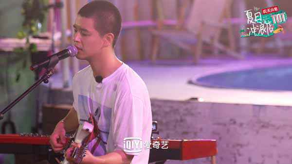 《夏日冲浪店》开办海边惊喜派对马頔“性感嗓音”唱哭女客人
