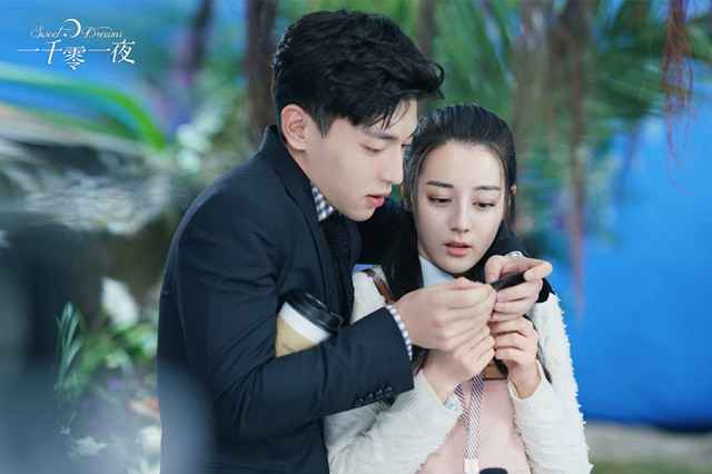 邓伦《一千零一夜》解锁高甜撩妹法 领带扎头发苏爆众人