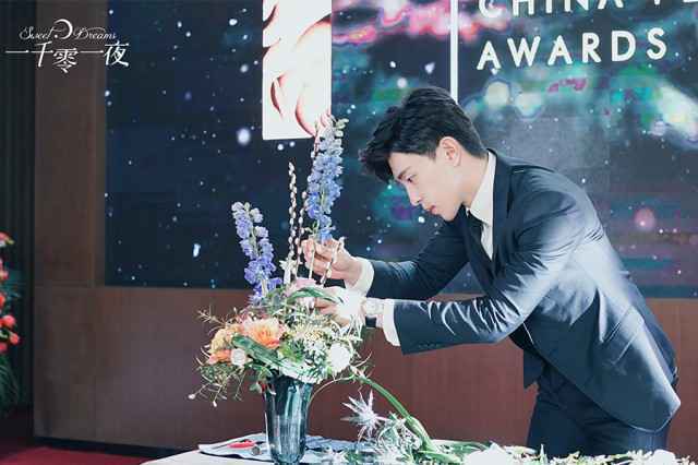 邓伦《一千零一夜》解锁高甜撩妹法 领带扎头发苏爆众人