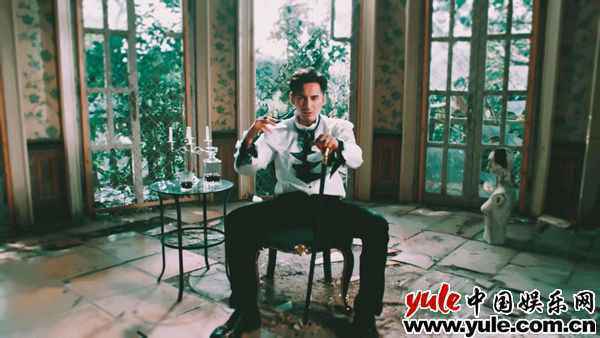 张伦硕《我这是怎么了》演绎说唱 拿起麦克风表达自我