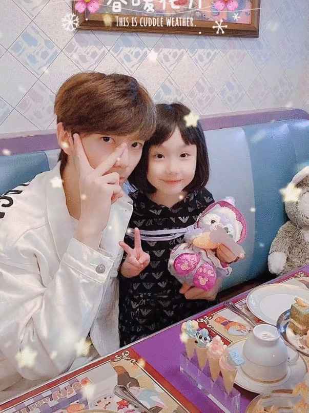 暗示离婚？洪欣晒与儿女合照秀幸福，喊话一家人一起却独缺张丹峰