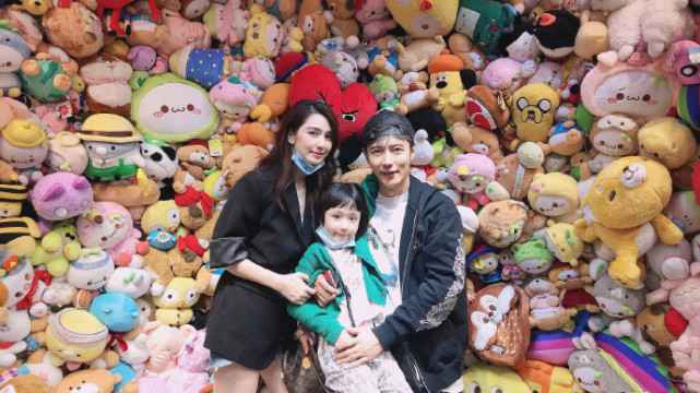 暗示离婚？洪欣晒与儿女合照秀幸福，喊话一家人一起却独缺张丹峰